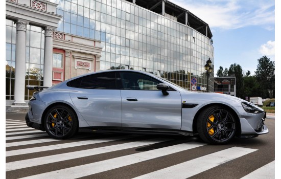 Xiaomi SU7 Ultra 2025