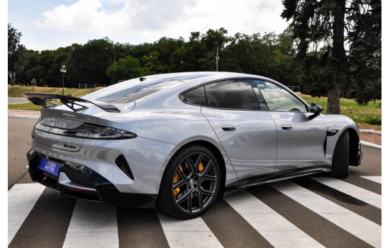 Xiaomi SU7 Ultra 2025