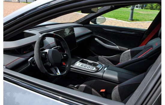 Xiaomi SU7 Ultra 2025