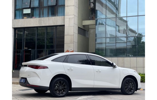BYD E7, 520км Flagship, 2025, пробіг 13,8 тисяч км