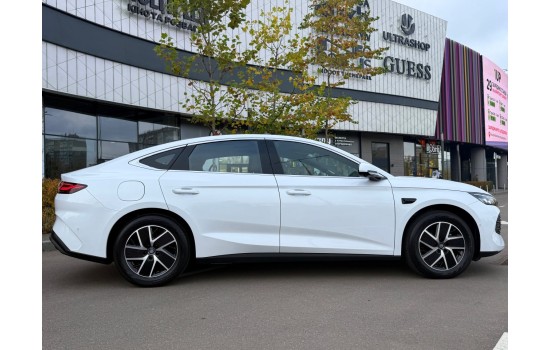 BYD Qin L DM-i, 120km Surpass (Beyond Edition), батарея 15.8 kwh, 2025, пробег 4,7 тысяч км