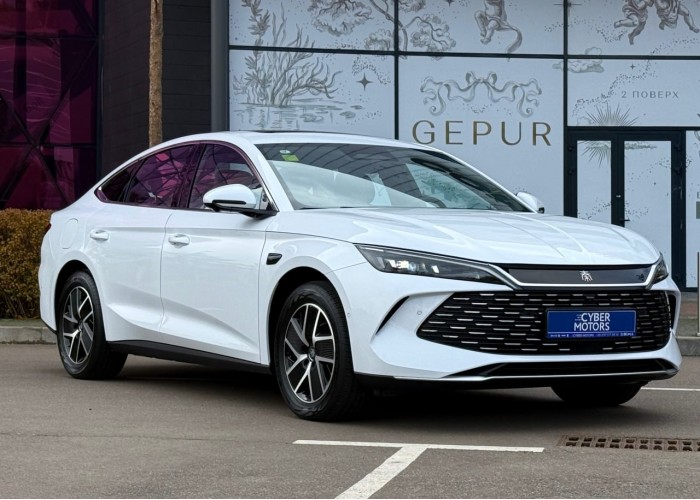 BYD Qin L DM-i, 120km Surpass (Beyond Edition), батарея 15.8 kwh, 2025, пробіг 4,7 тисяч км