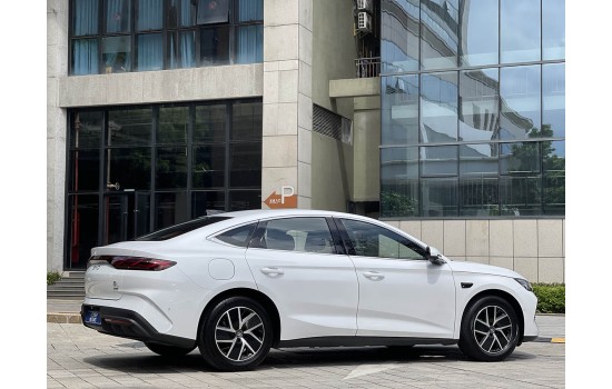 BYD Qin L DM-i, 120KM Surpass, 2025, пробіг 9 тисяч км