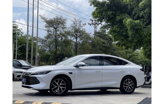 BYD Qin L DM-i, 120KM Surpass, 2025, пробіг 9 тисяч км