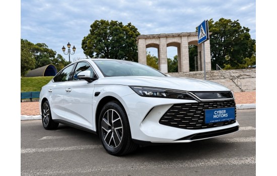 BYD Qin L DM-i, 120KM Surpass, 2025, пробіг 9 тисяч км