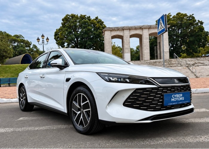 BYD Qin L DM-i, 120KM Surpass, 2025, пробіг 9 тисяч км