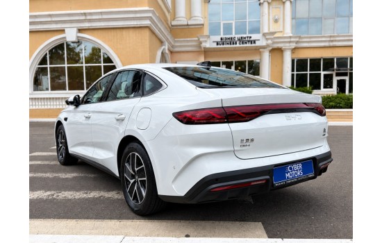 BYD Qin L DM-i, 120KM Surpass, 2025, пробіг 9 тисяч км