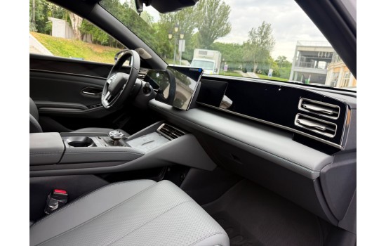 BYD Qin L DM-i, 120KM Surpass, 2025, пробіг 9 тисяч км