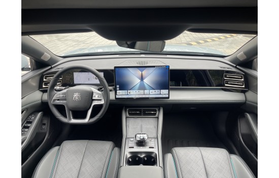 BYD Qin L DM-i, 120 км Top Excellence, батарея 15,8 kwh, 2025 (2)