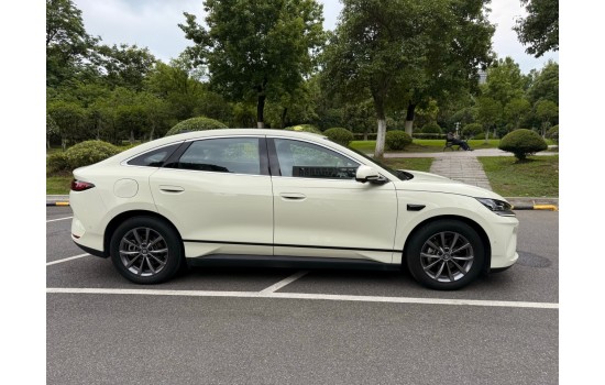 BYD Qin L EV, 2025, пробег 5,6 тисяч км
