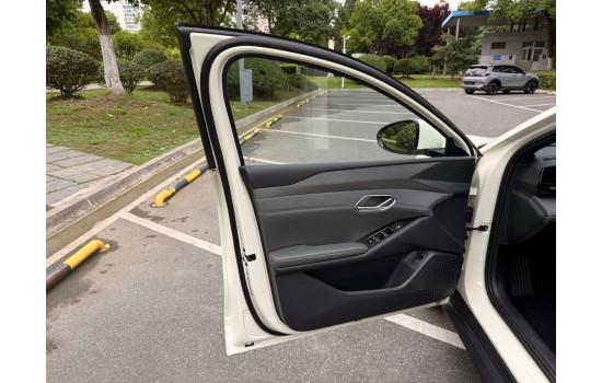 BYD Qin L EV, 2025, пробег 5,6 тисяч км