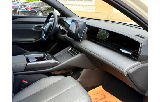 BYD Qin L EV, 2025, пробег 5,6 тисяч км