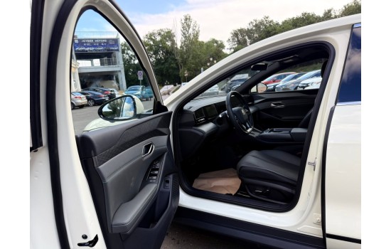BYD Qin L EV, 2025, пробег 5,6 тисяч км