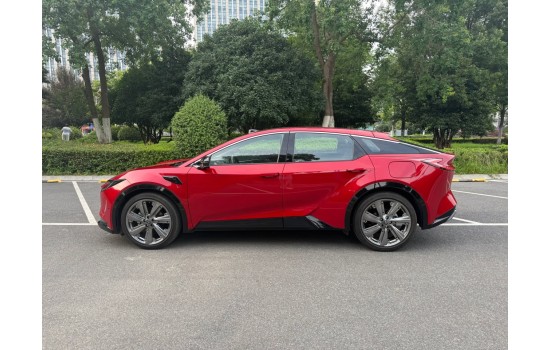 Toyota bZ5, 2025, пробіг 4,6 тисячі км