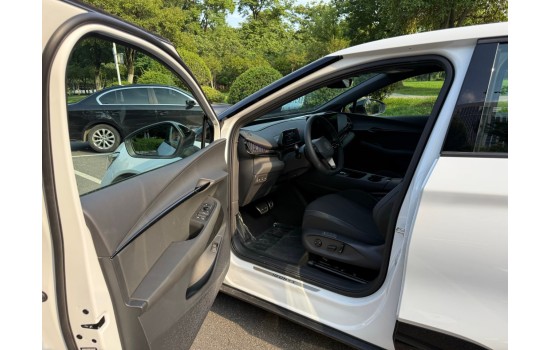 Volkswagen ID. UNYX 06 2025