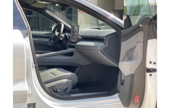 ZEEKR 001 WE White 2025