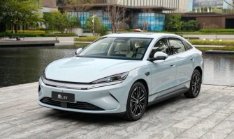 BYD представила нову електричну версію седана Qin L