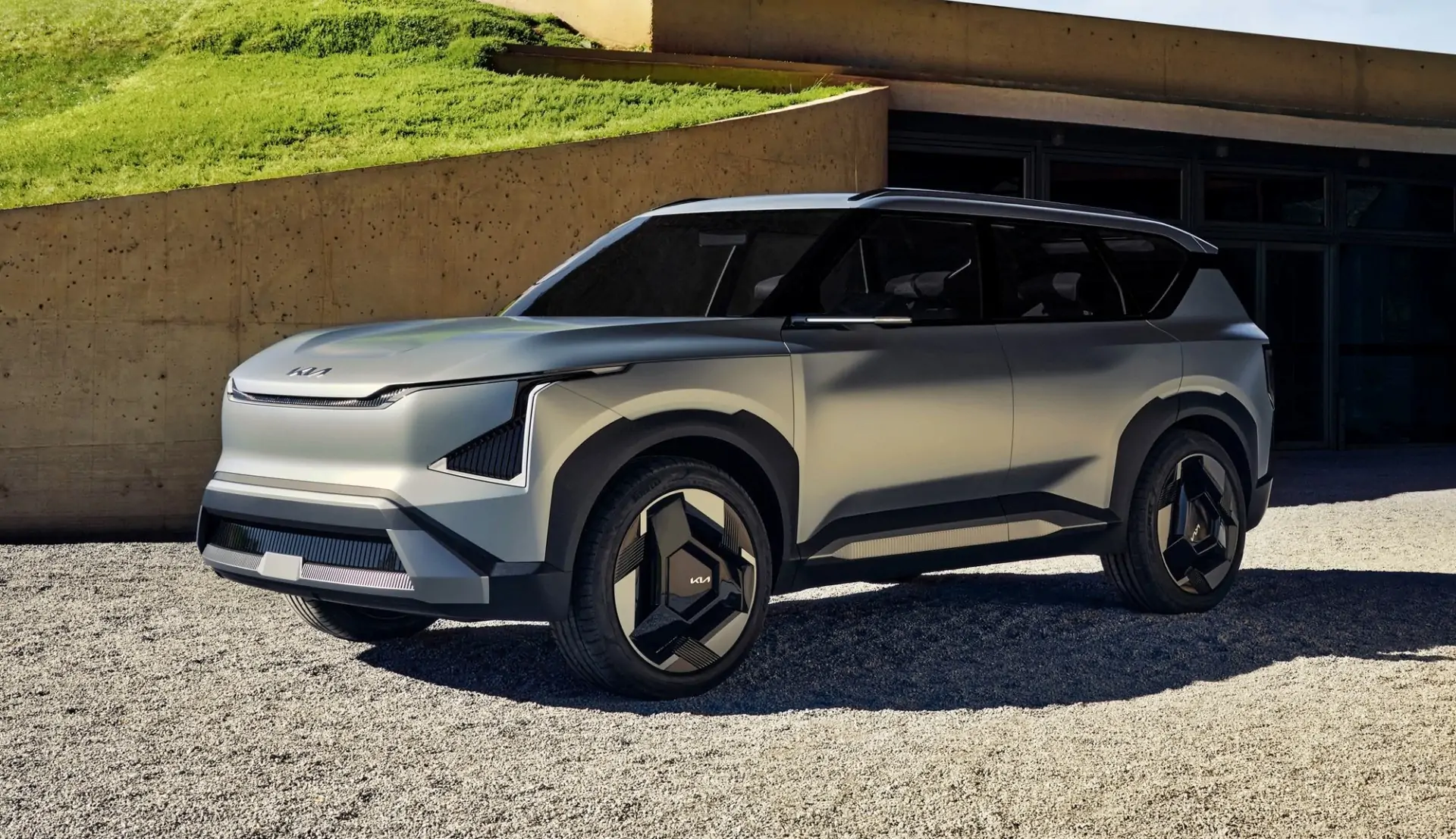 Купити електромобіль у Києві 2025 — ціни, доставка, гарантія