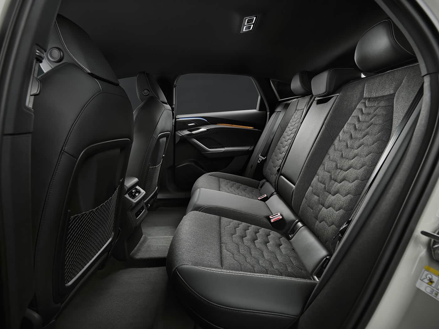Audi A6L e-tron. Інтер'єр і комфорт
