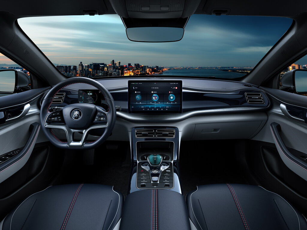 BYD Qin Plus EV Champion. Интерьер и комфорт