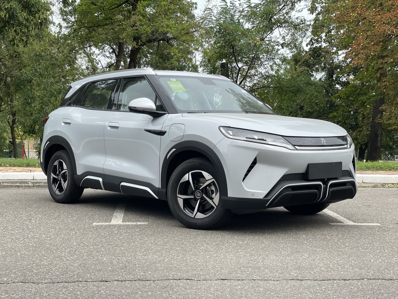 BYD Yuan Up Transcendent Grey 2024. Екстер'єр