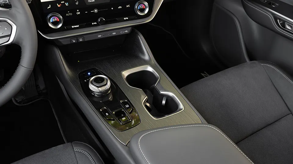 Lexus RZ300e. Інтер'єр і комфорт