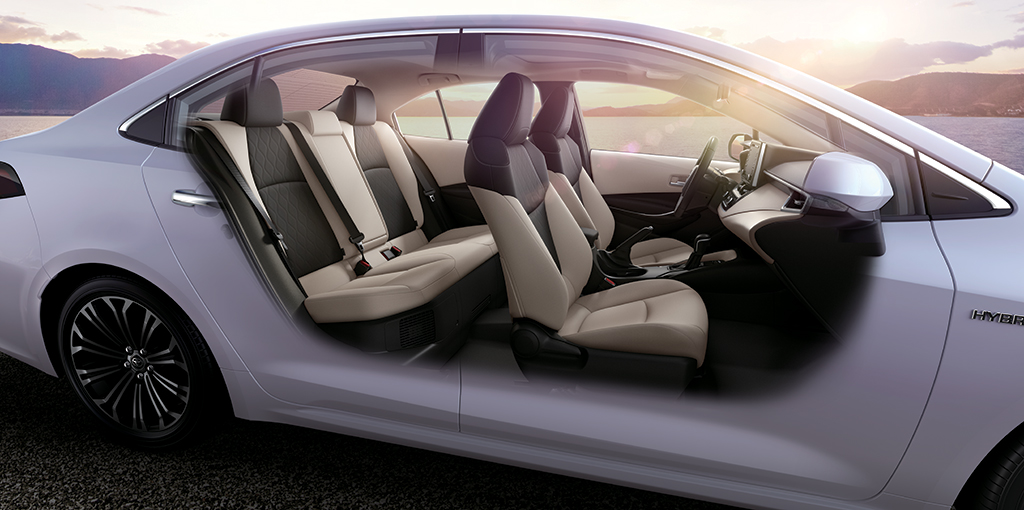 Toyota Corolla 1.8L HEV. Интерьер и комфорт